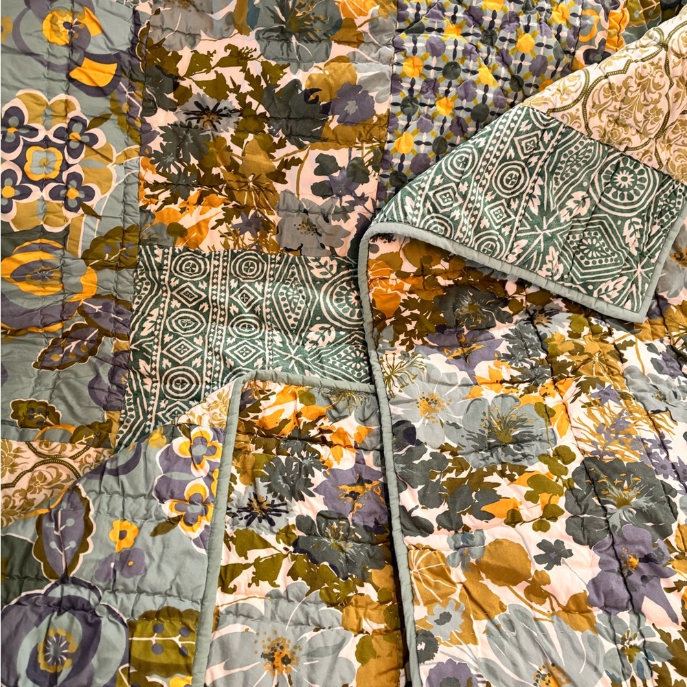 Pottery Barn Twin Quilt & 2 shams.Reversible,Patchwork. UEC. Blues,Greens,Yellow